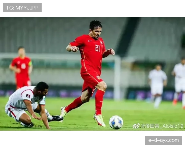 足球明星社交媒体风波引热议，支持与质疑声交织