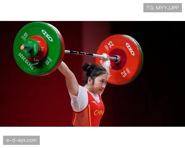 廖秋云训练完顺手拎走两袋蛋白粉，这消费习惯真不是普通人能跟的