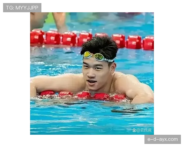 潘展乐别墅里竟然有个迷你球场？这生活我真服！